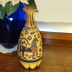 Hand-painted Korinthian Greecian Vase.